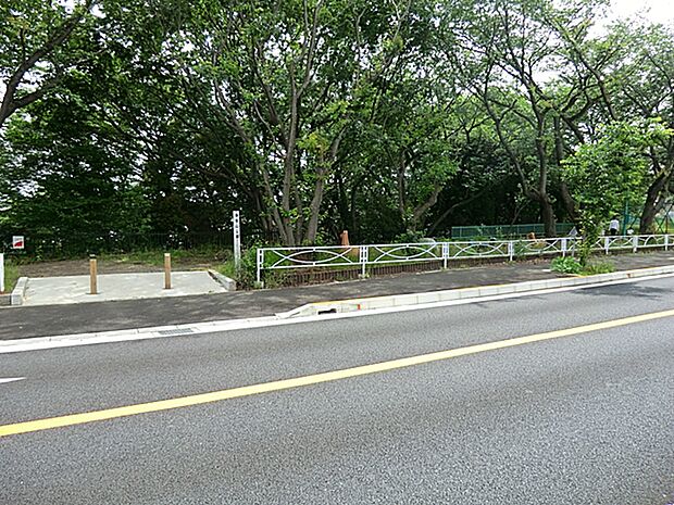 御獄山公園　距離約1100m