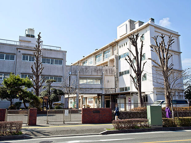 横浜市立瀬谷中学校　距離約1300m