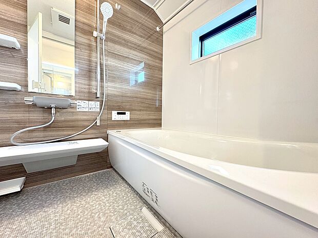 浴室暖房乾燥機を完備し、雨天時のお洗濯も安心の浴室設備