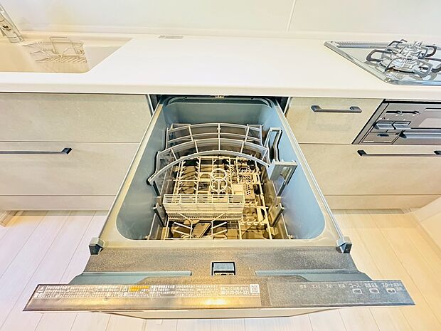 食洗機つきのシステムキッチン。毎日の家事に便利をプラスします