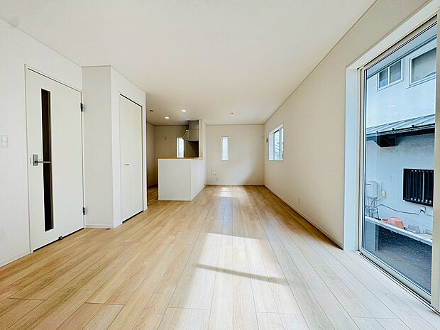 広がりのある空間、家族の集まるリビングダイニング