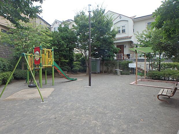 東百合丘1丁目公園 距離約500m