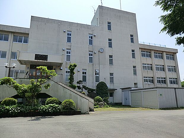 秦野市立広畑小学校 距離約780m