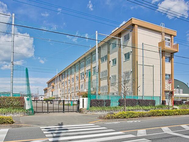 八王子市立元八王子中学校　距離約1400m