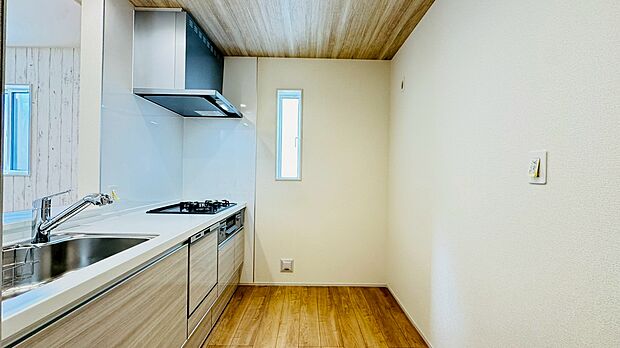 対面キッチンからはリビング全体が見渡せてお子様がいても安心な空間