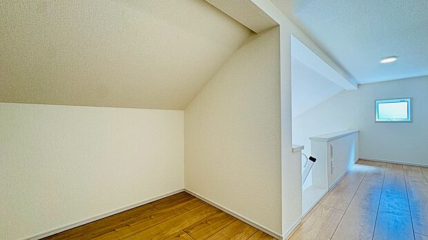 ロフト付きで荷物が多くても安心の収納力