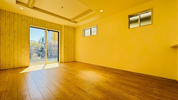 明るいリビングルームは自然と家族が集まるコミュニケーションの場所に