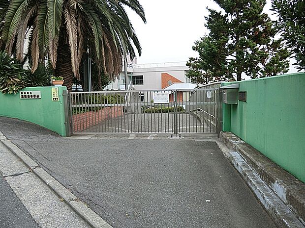 横浜市立浅間台小学校 距離約410m