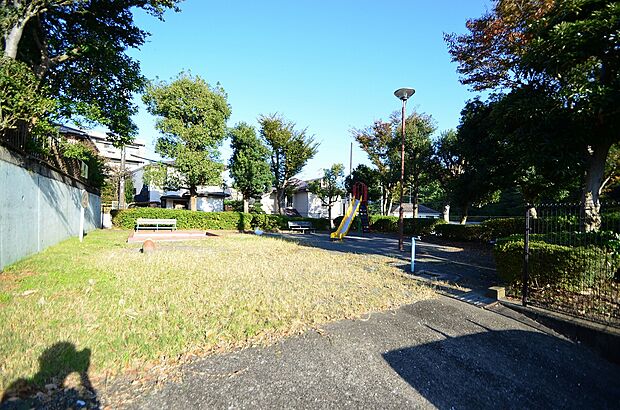 王禅寺日吉谷公園　距離約1100m