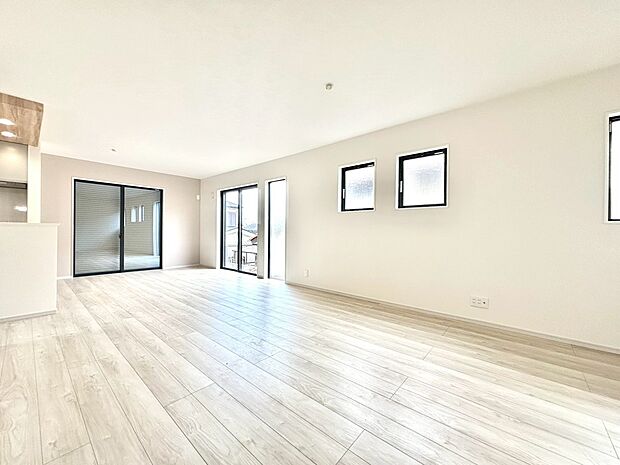 室内もご案内可能です!お気軽にお問合せくださいませ♪