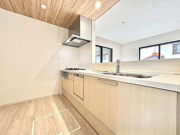 室内もご案内可能です!お気軽にお問合せくださいませ♪