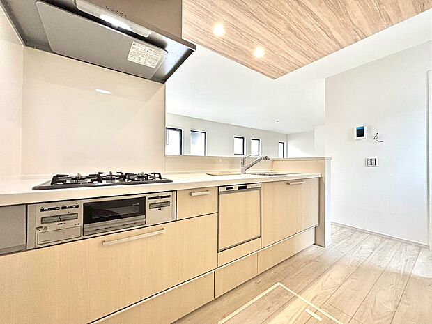 室内もご案内可能です!お気軽にお問合せくださいませ♪