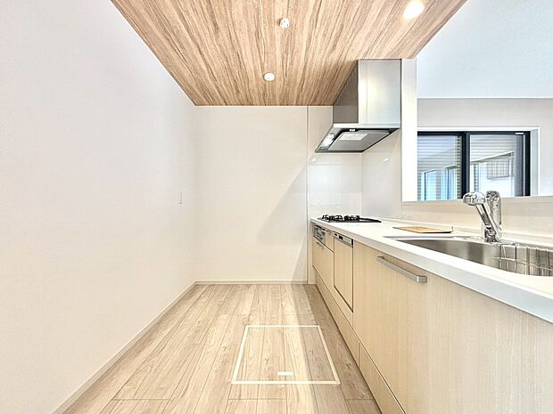 室内もご案内可能です!お気軽にお問合せくださいませ♪