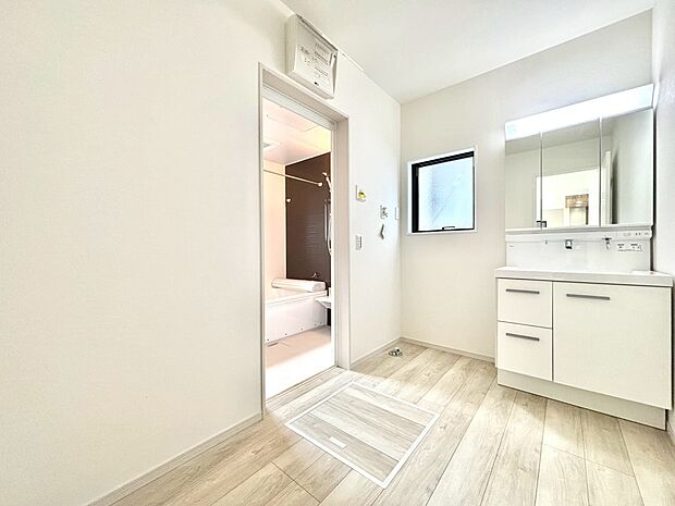 室内もご案内可能です!お気軽にお問合せくださいませ♪