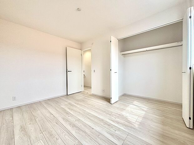 室内もご案内可能です!お気軽にお問合せくださいませ♪