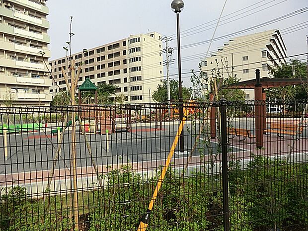 蟹ヶ谷第3公園　距離約1100m