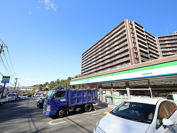 ファミリーマート 町田南大谷店 距離約650m