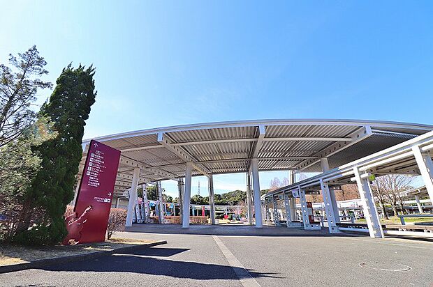 よこはま動物園ズーラシアまで約1300m