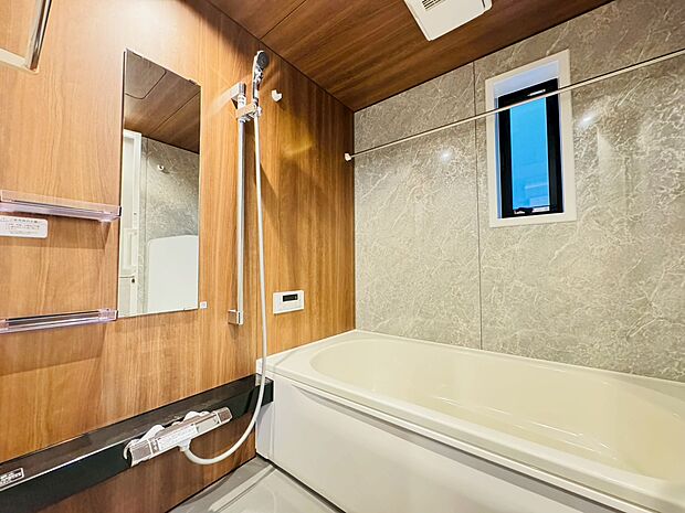 大きなお風呂で足を伸ばして一日終わりの大事なリラックスタイムに…