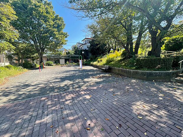 荏田第四公園まで約270m