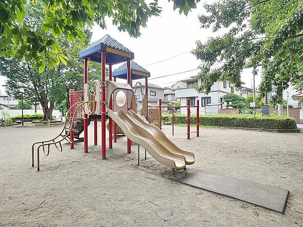 小山2丁目くすのき公園　距離約180m