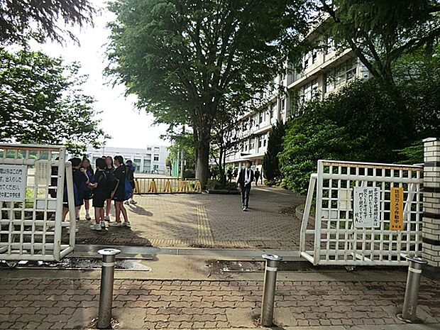 府中市立府中第二中学校　距離約640m