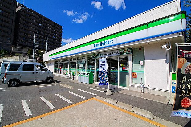 ファミリーマート 座間入谷西店まで約550m