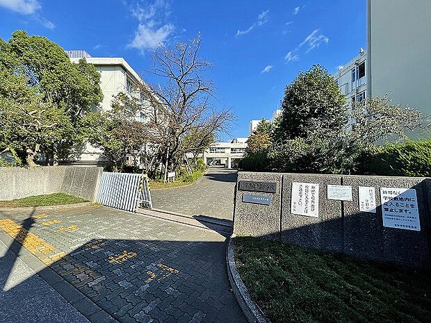 多摩市立多摩中学校　距離約1400m