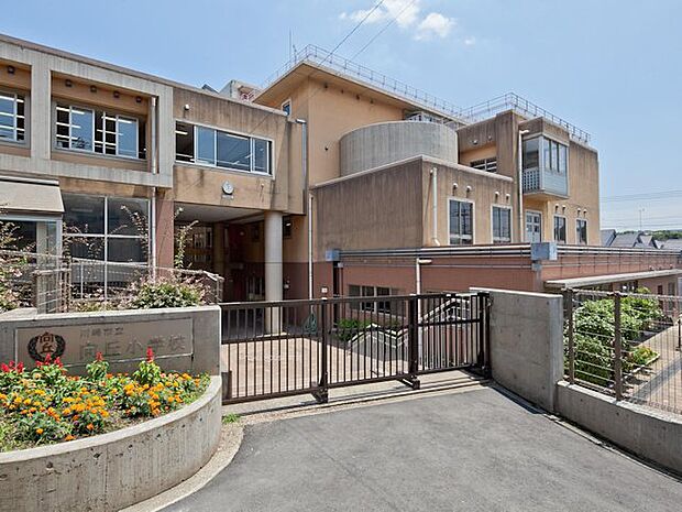 川崎市立向丘小学校　距離約850m