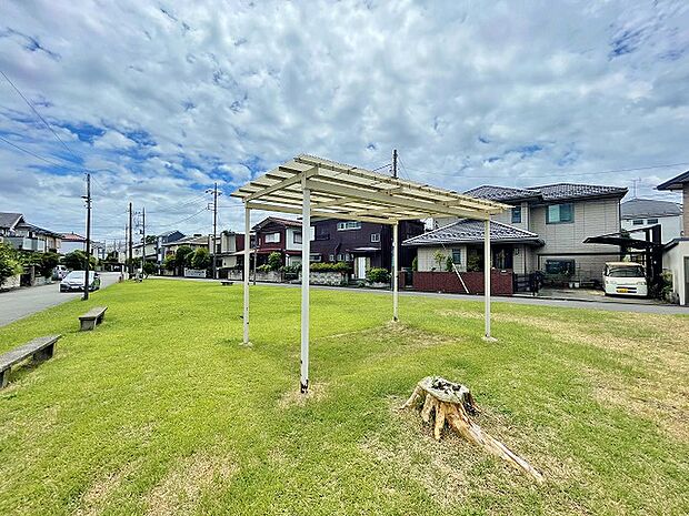 三角公園 距離約2000m