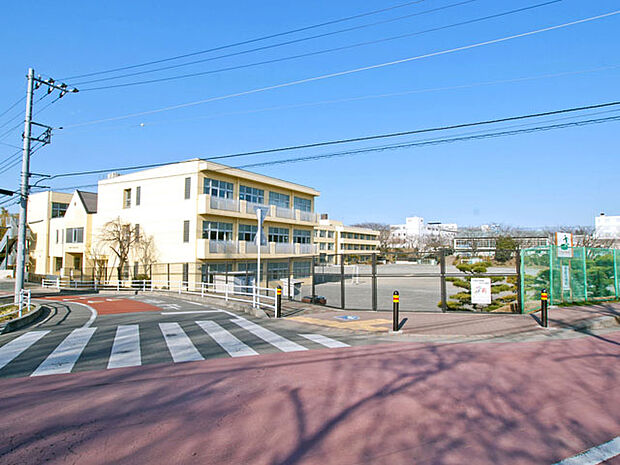 綾瀬市立早園小学校　距離約600m