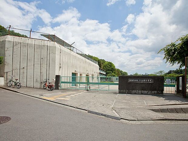 町田市立小山田小学校 距離約800m