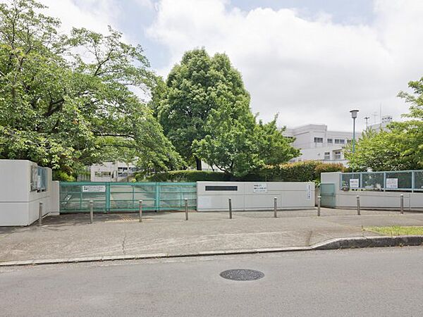 町田市立小山田中学校　距離約1600m