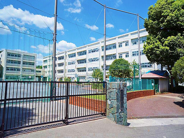 横浜市立三保小学校 距離約850m