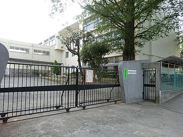 日野市立第六小学校 距離約190m