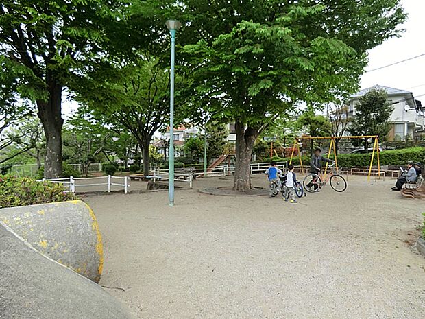 ほほえみ公園　距離約2300m