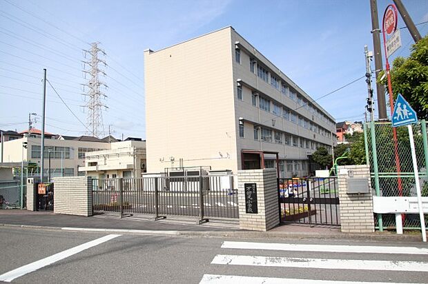 横浜市立不動丸小学校まで約650m