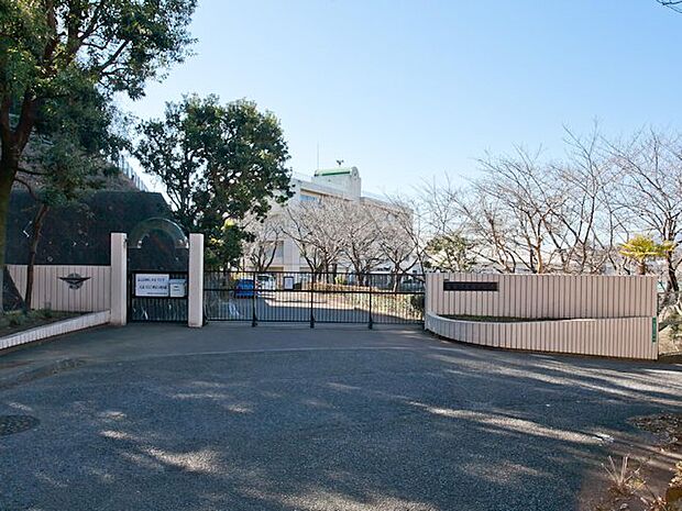 座間市立南中学校 距離約1100m