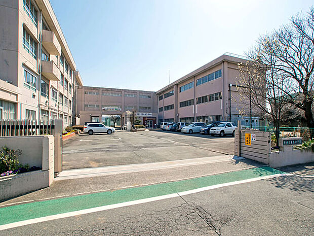 厚木市立東名中学校 距離約900m