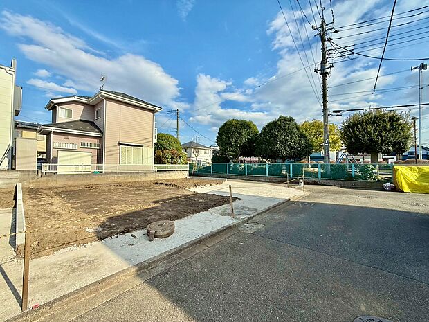 前面道路が広く楽々駐車♪モデルルームご案内も可能です♪