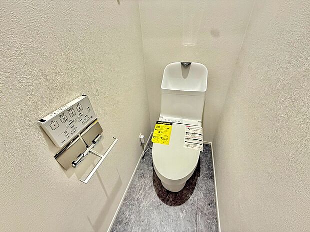 シンプルなトイレ空間、清潔感があります