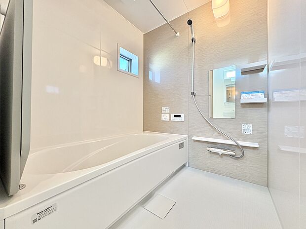 浴室暖房乾燥機を完備し、雨天時のお洗濯も安心の浴室設備