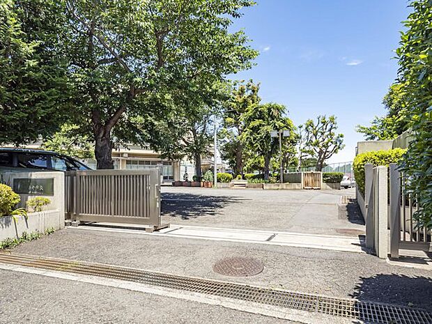 横浜市立下瀬谷中学校 距離約500m