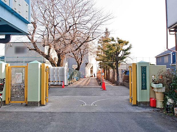 町田市立南第三小学校 距離約350m