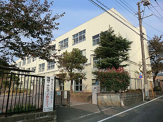 横浜市立桜台小学校 距離約450m