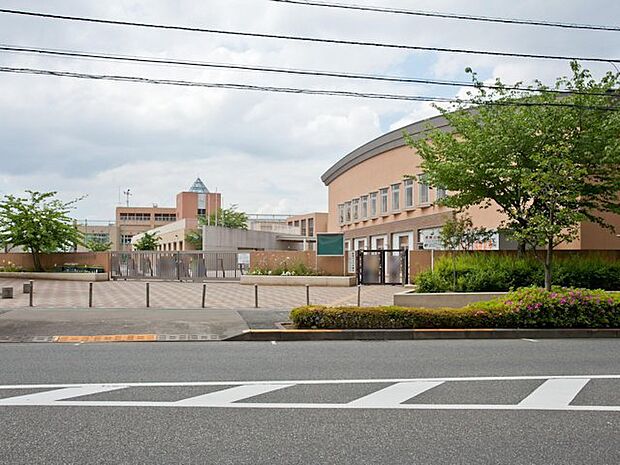 町田市立小山ヶ丘小学校 距離約950m