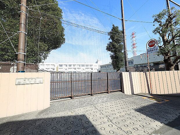 横浜市立谷本中学校 距離約450m