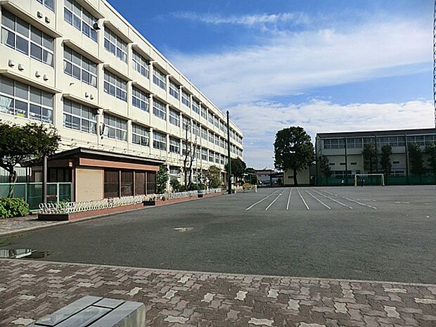 横浜市立新吉田小学校 距離約550m