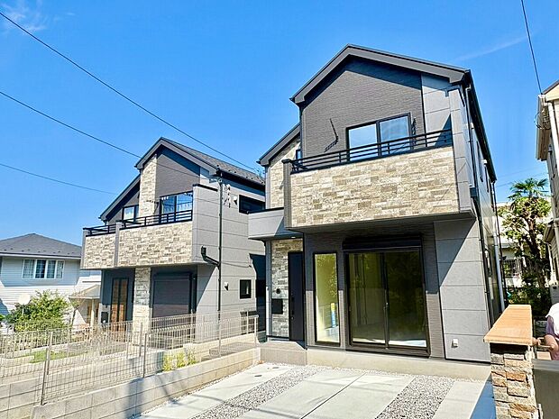 2階建ての住宅、カースペースあり、閑静な住宅街に位置