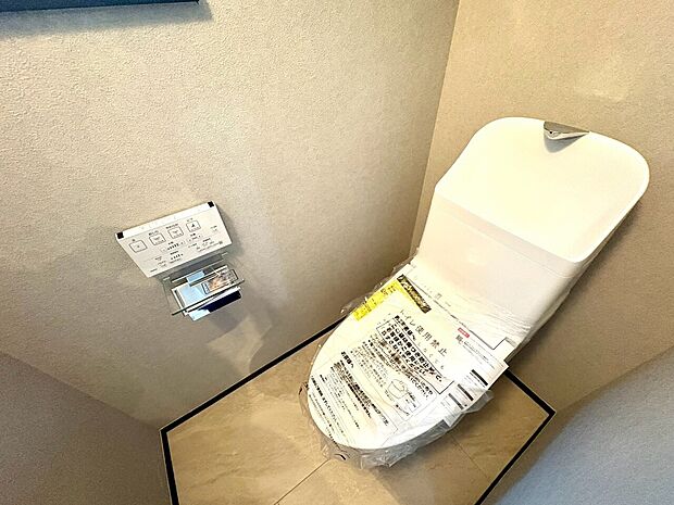 清潔感のあるシンプルなトイレ空間です